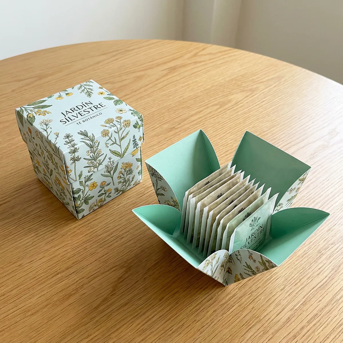 Caja desplegable con tapa personalizada para packaging premium y presentación de producto